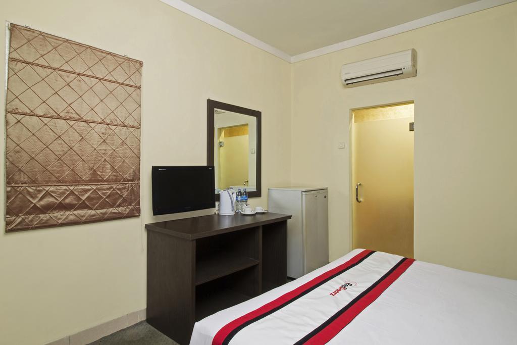 Reddoorz Premium @ Thamrin Kebon Sirih Hotel Jakarta Exterior photo