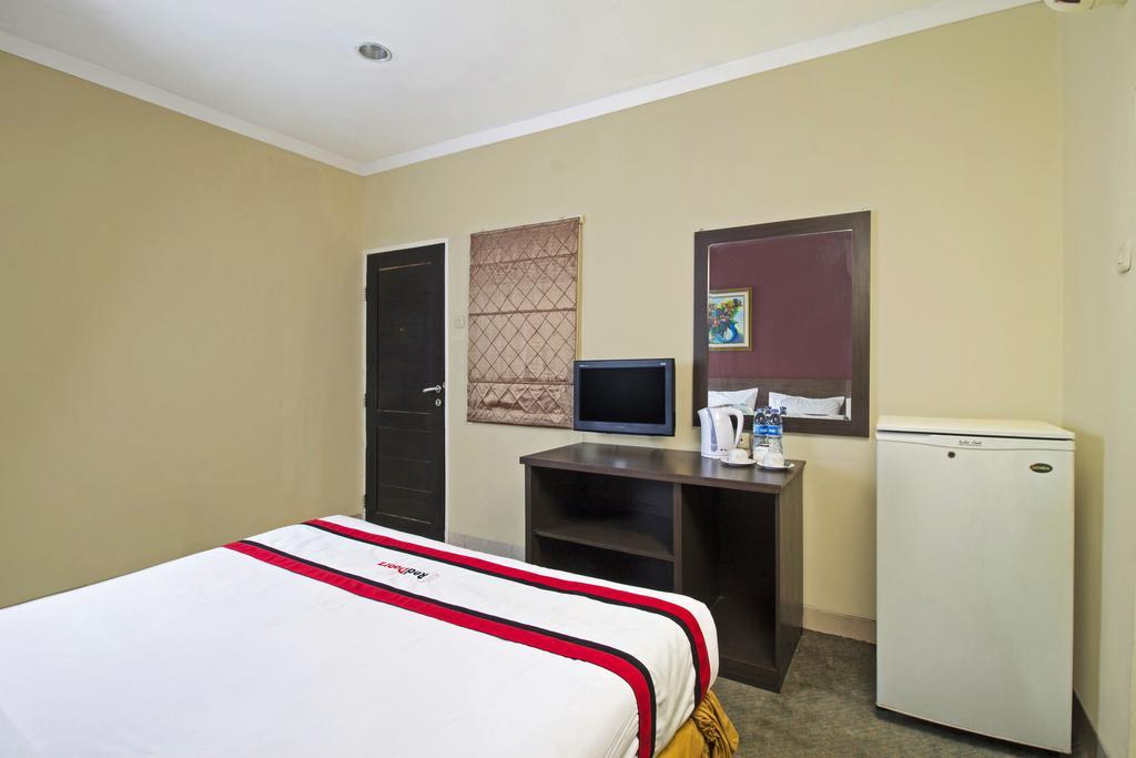 Reddoorz Premium @ Thamrin Kebon Sirih Hotel Jakarta Exterior photo