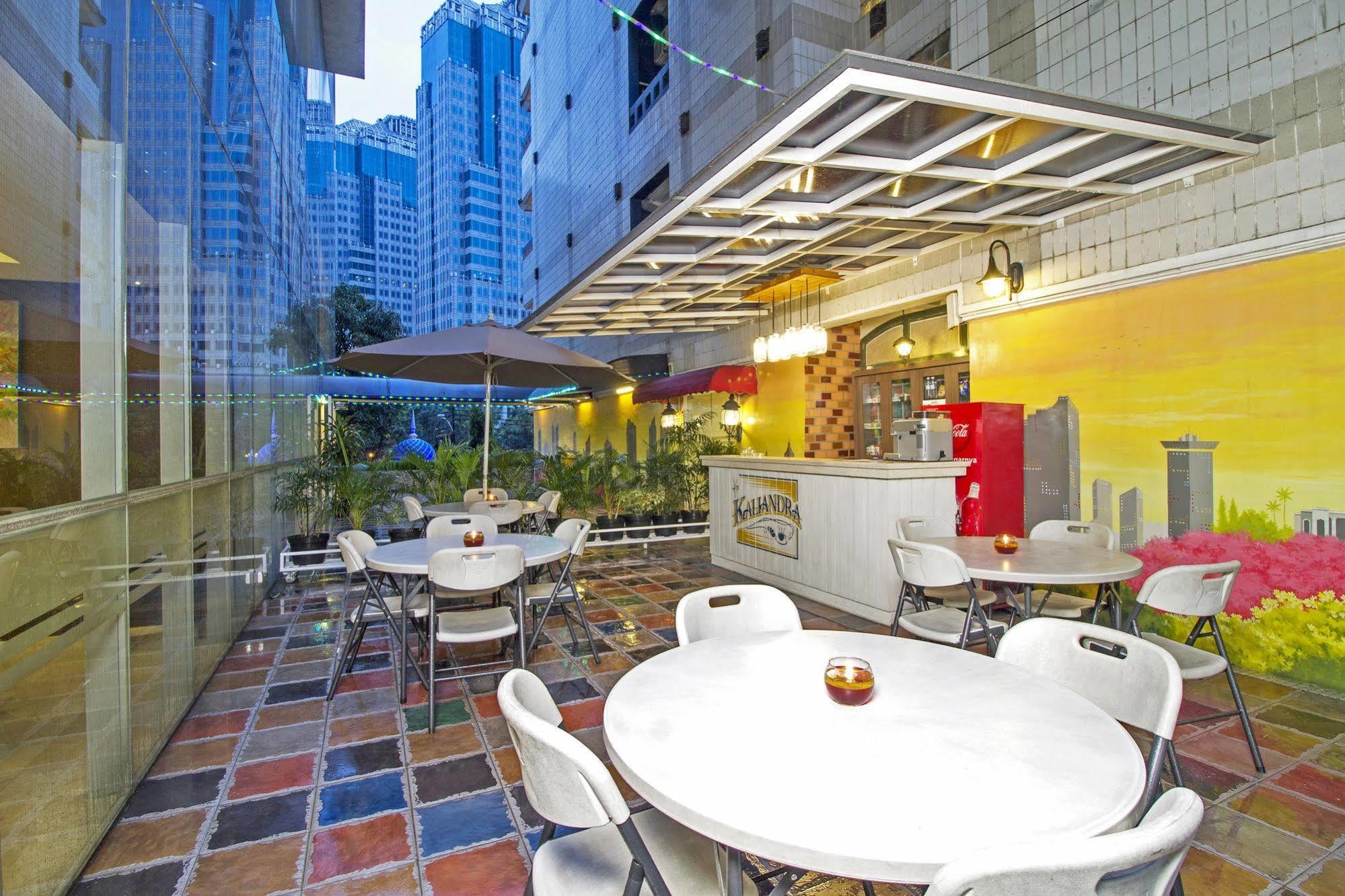 Reddoorz Premium @ Thamrin Kebon Sirih Hotel Jakarta Exterior photo