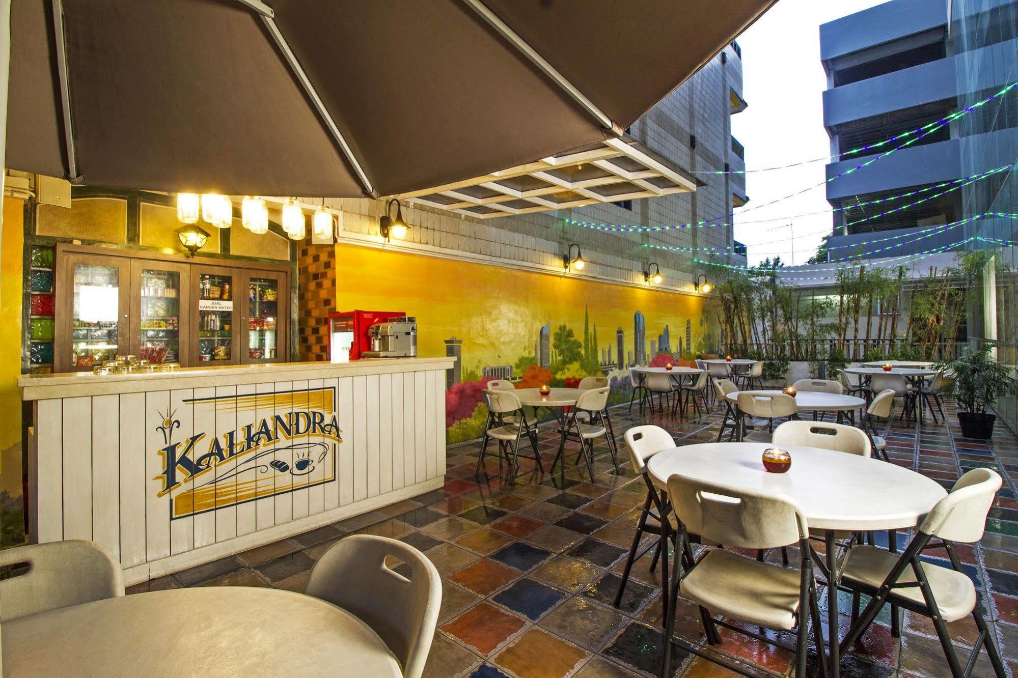 Reddoorz Premium @ Thamrin Kebon Sirih Hotel Jakarta Exterior photo