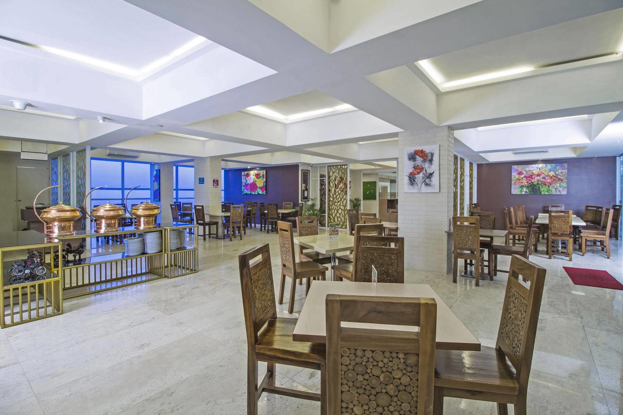 Reddoorz Premium @ Thamrin Kebon Sirih Hotel Jakarta Exterior photo