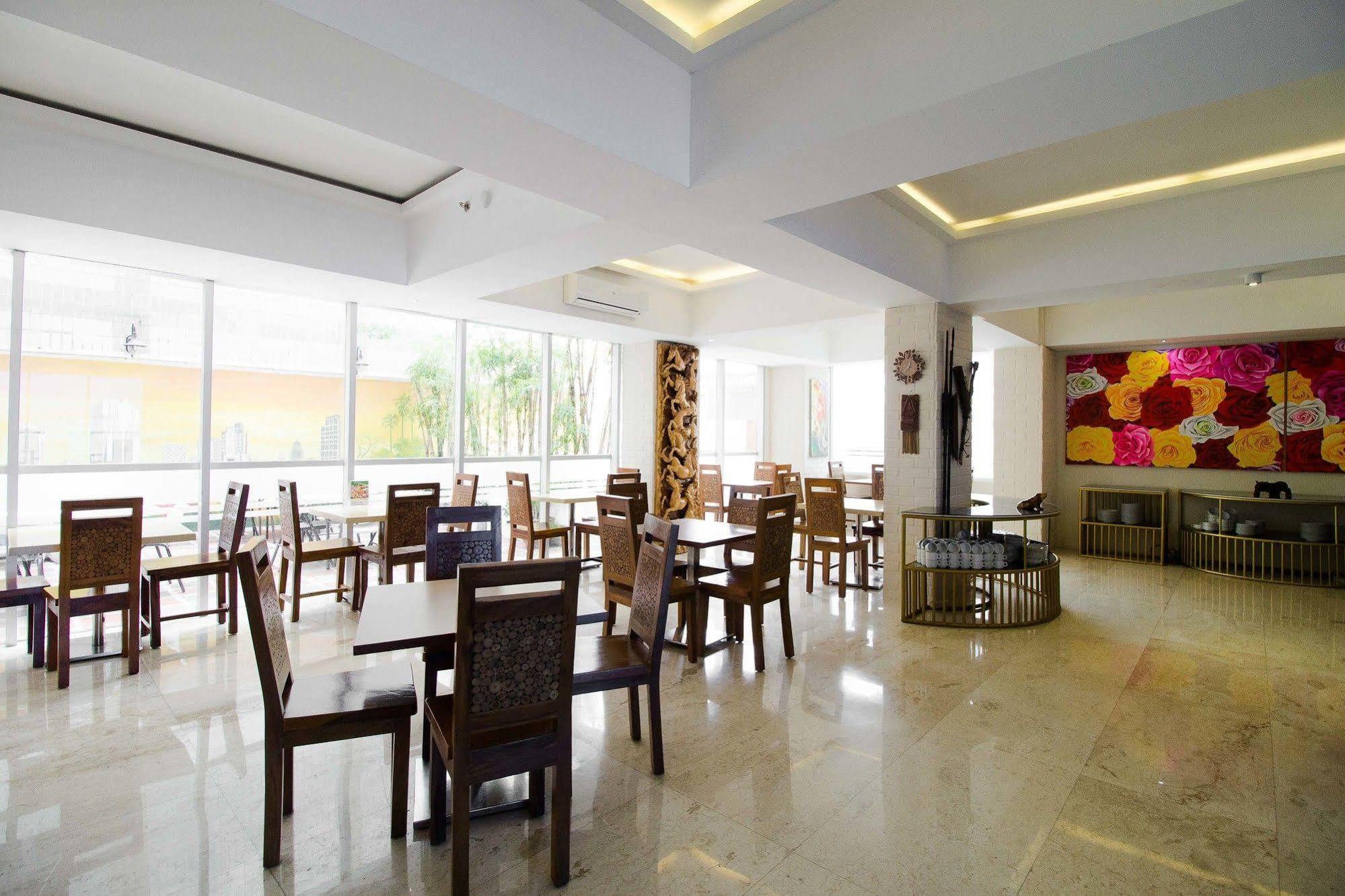Reddoorz Premium @ Thamrin Kebon Sirih Hotel Jakarta Exterior photo