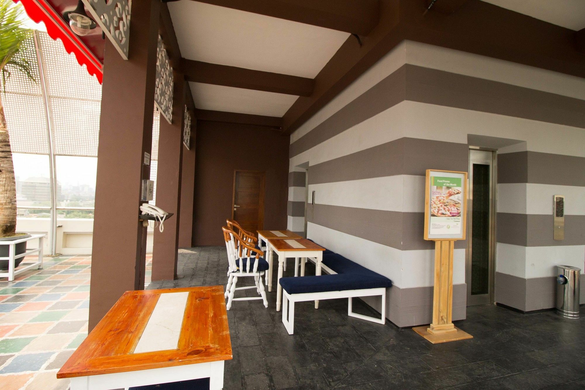 Reddoorz Premium @ Thamrin Kebon Sirih Hotel Jakarta Exterior photo